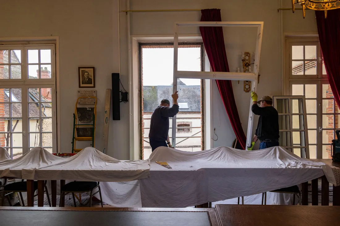 Changement des huisseries à l'hôtel de ville de L'Aigle